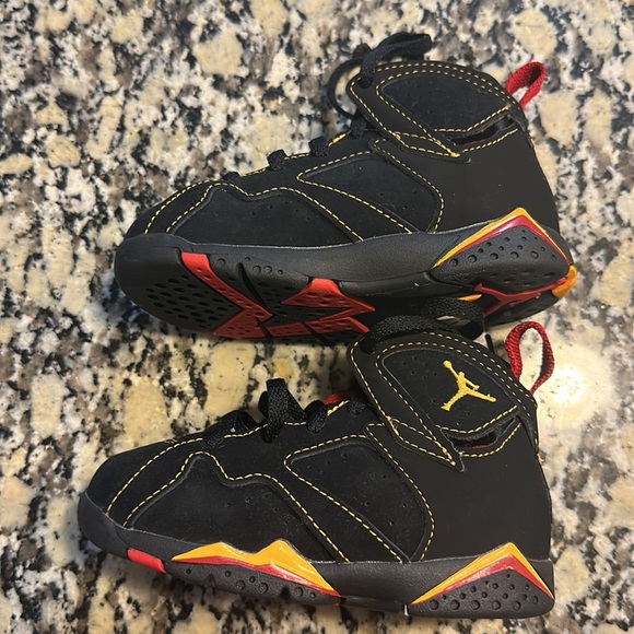“Citrus 2022” Jordan 7s - Picture 4 of 5